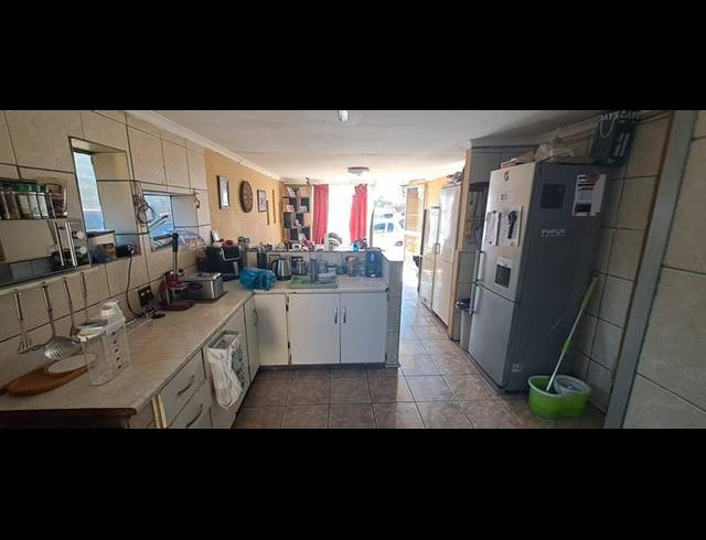 6 BEDROOM HOUSE FOR SALE IN NORKEM PARK